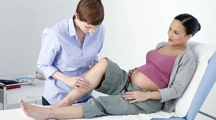 Hamilelik sırasında varisli damarlar için bacakların muayenesi